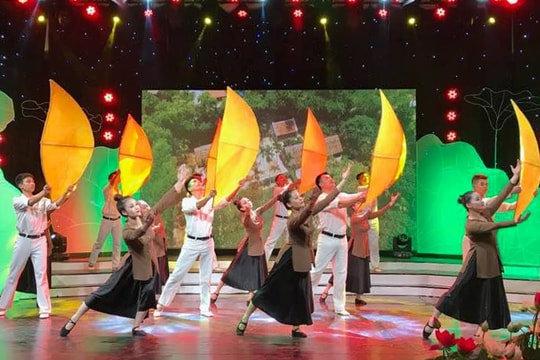 Đặc sắc chương trình 'Đôi bờ Ví, Giặm' ngợi ca văn hóa Lam Hồng