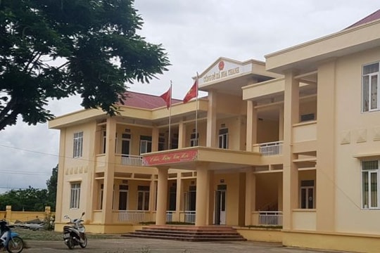 'Cài' tên vợ lãnh đạo xã vào sổ hộ nghèo để hưởng chính sách