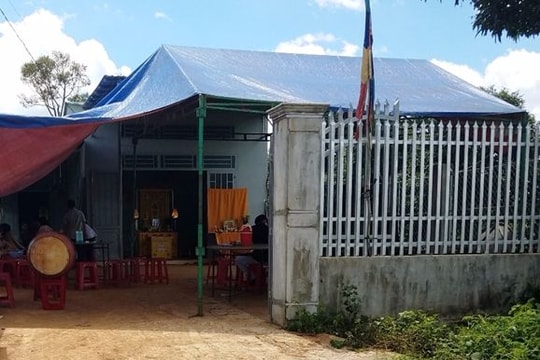 Chồng đâm chết vợ rồi bỏ trốn