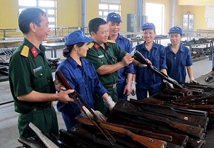 Chuyển xếp bậc lương đối với công nhân quốc phòng