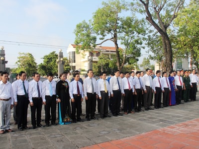 Lãnh đạo tỉnh dâng hoa, dâng hương tại Khu di tích Xô viết Nghệ Tĩnh