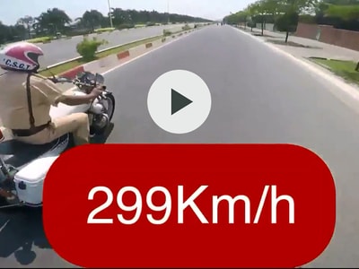 Lao xe máy 'tốc độ bàn thờ 299km/h' để câu like?