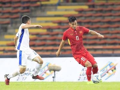 'BOT' V.League: Các CLB 'chưa kịp nhấn ga đã phải phanh gấp'