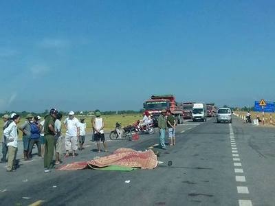 Người vợ trong vụ hai vợ chồng gặp tai nạn trên đường N5 đã tử vong