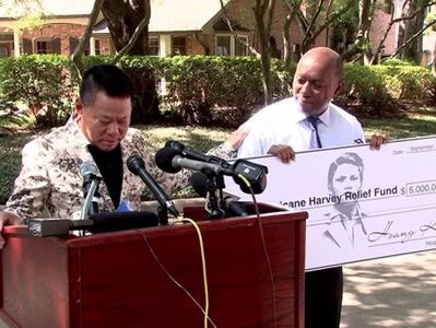 Tỷ phú Hoàng Kiều quyên 5 triệu USD cho nạn nhân bão ở Mỹ