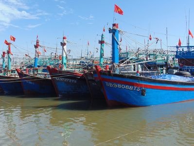 Nghệ An còn 887 tàu thuyền đang chạy bão trên biển