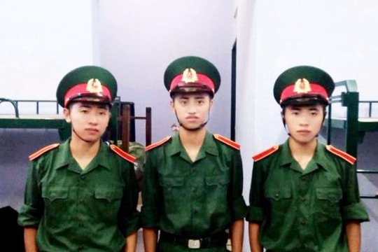 Ba anh em sinh 3 đã chính thức trở thành quân nhân
