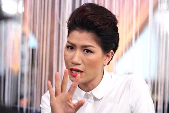 Trang Trần và vợ Xuân Bắc 'chặt chém' nhau trên facebook