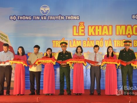 Triển lãm tư liệu 'Hoàng Sa, Trường Sa của Việt Nam' tại Nghệ An