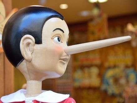 Những câu nói dối 'kinh điển' của bố mẹ ảnh hưởng đến con