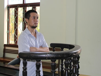 Cán bộ y tế xóm tàng trữ ma túy