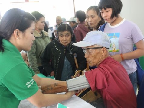 Bệnh nhân nghèo thêm địa chỉ 'cầu viện' khi gặp khó khăn