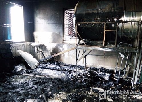 Chập điện sau bão, lửa thiêu rụi tầng 3 nhà dân