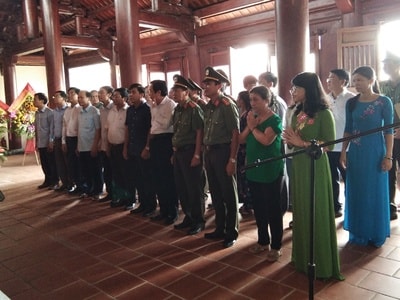 Dâng hương tưởng niệm 75 năm ngày mất của Tổng Bí thư Lê Hồng Phong