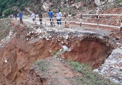 Tỉnh lộ 532 sụt lún nghiêm trọng sau bão