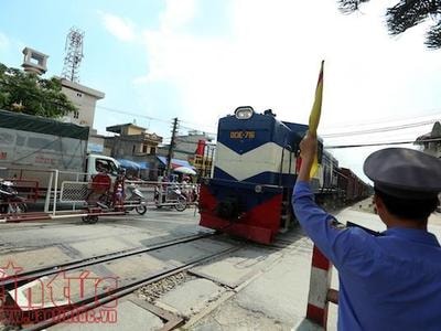 Dùng 'mắt thần' phạt vi phạm đường sắt và đảm bảo an toàn chạy tàu