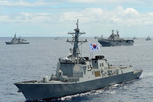 Sức mạnh tàu khu trục Hàn Quốc 'cân' cả Hải quân Triều Tiên