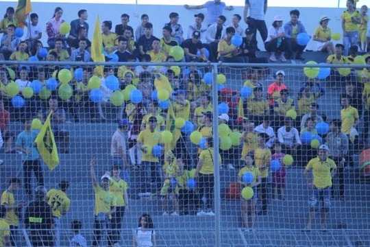 Hội cổ động viên SLNA tố bị gây khó dễ ở sân Hoà Xuân