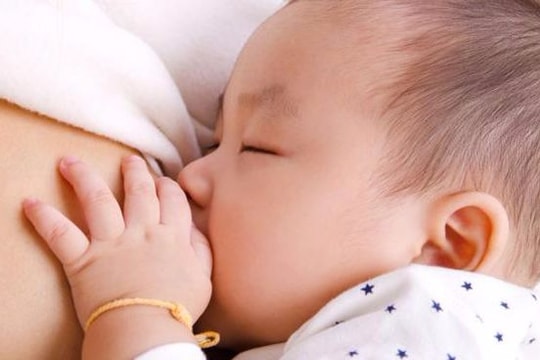 Tìm thấy loại đường kháng khuẩn trong sữa mẹ