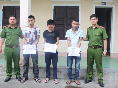 Lộng hành nạn bảo kê máy gặt