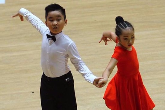 Cặp đôi dance sport 'vàng' xứ Nghệ