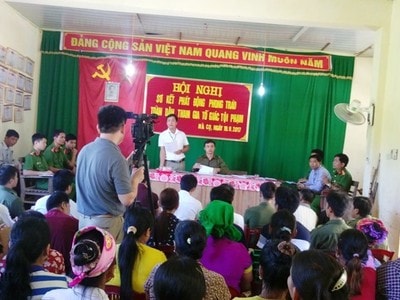 Con Cuông: Người dân tự nguyện giao nộp 50 khẩu súng tự chế