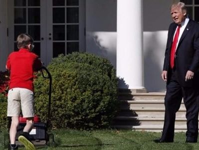 Cậu bé 11 tuổi, xin việc cắt cỏ tại Nhà Trắng