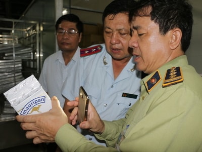 Hàng 'xách tay' không rõ nguồn gốc xuất xứ ở siêu thị Maximark