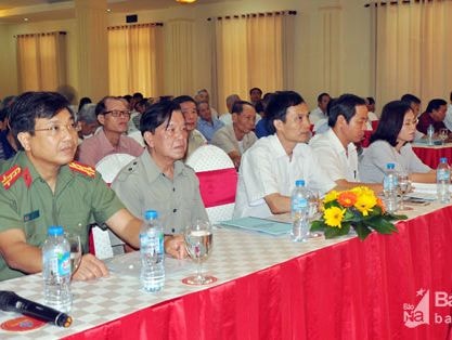 Gặp mặt cán bộ lãnh đạo là người dân tộc thiểu số đã nghỉ hưu