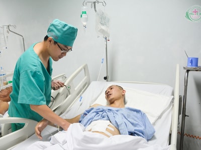 Bác sỹ Nghệ An 2 lần 'vượt biên' cứu bệnh nhân bị tai nạn nguy kịch