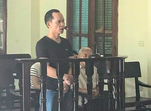 Quên mật khẩu, người đàn ông đập vỡ màn hình máy ATM