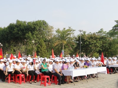 Thành phố Vinh triển khai lễ ra quân 'Chiến dịch Làm cho thế giới sạch hơn'