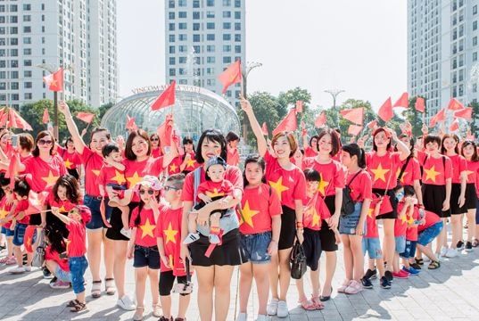 Ấn tượng với kỷ lục xếp hình bản đồ Việt Nam của 70 cặp mẹ con