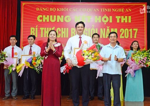Trao giải Hội thi Bí thư Chi bộ giỏi Khối Các cơ quan tỉnh