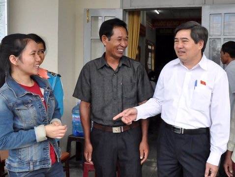 Kiểm điểm chủ tịch huyện làm chậm hồ sơ mà không xin lỗi dân