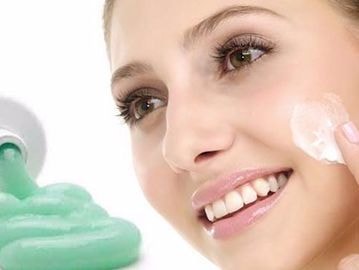 Kem đánh răng 'xua đuổi' mụn đầu đen như thế nào?