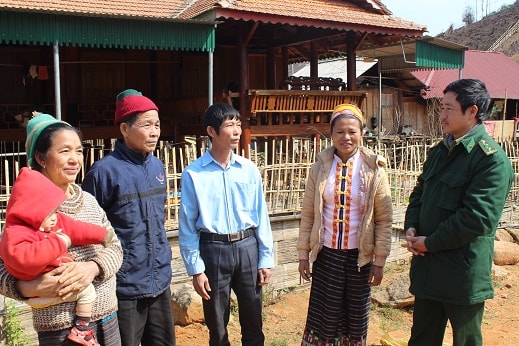 Phát huy hiệu quả phối hợp giữa chi bộ đảng với già làng