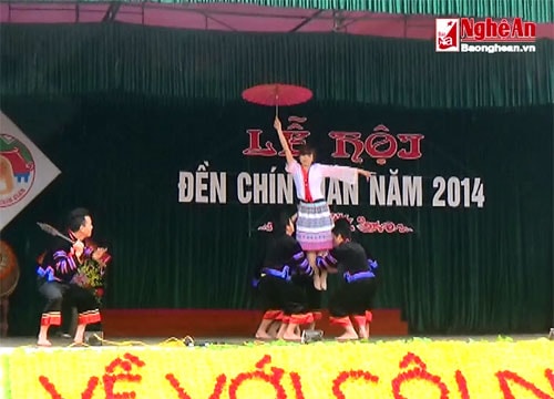 Linh thiêng lễ hội đền Chín Gian