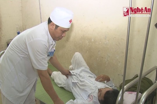 Thầy thuốc hiến máu cứu người