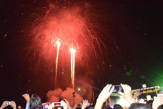 Mãn nhãn với màn pháo hoa đêm hội du lịch Cửa Lò