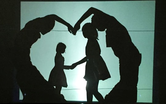 Xúc động với tiết mục múa bóng của học sinh trường Phan