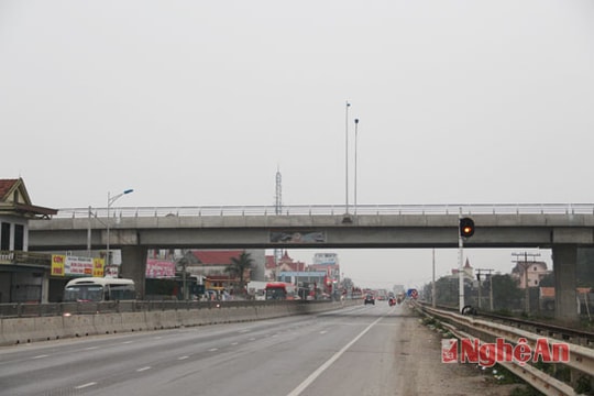 Cầu vượt Yên Lý 348 tỷ vắng bóng xe qua