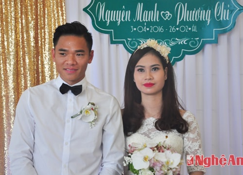 Nguyên Mạnh và vợ rạng ngời trong đám cưới