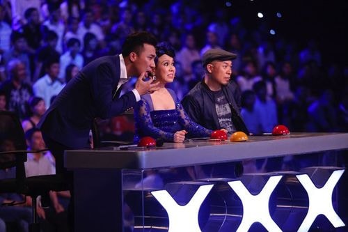 Thí sinh vặn cổ 180 độ khiến giám khảo Got Talent rùng mình