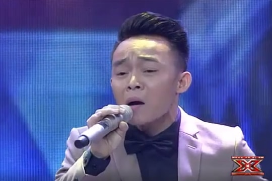 Anh chàng bán kẹo kéo Nghệ An gây xúc động tại 'nhân tố bí ẩn 2016'