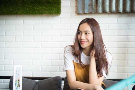 Gặp gỡ cô gái 9X chân dài giống Hà Hồ, hát hay như Mỹ Tâm