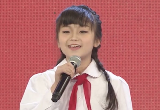 Mỹ Linh sẽ nghĩ gì khi nghe em bé này hát Quốc ca?