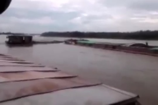 Giây phút hai tàu đâm nhau làm 4 người thiệt mạng trên sông
