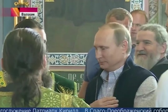 Putin đến nhà thờ cầu nguyện cho các binh sỹ thiệt mạng tại Syria