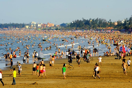 Diễn viên Minh Tiệp: Biển Cửa Lò mang đến những điều tuyệt vời cho tôi và gia đình